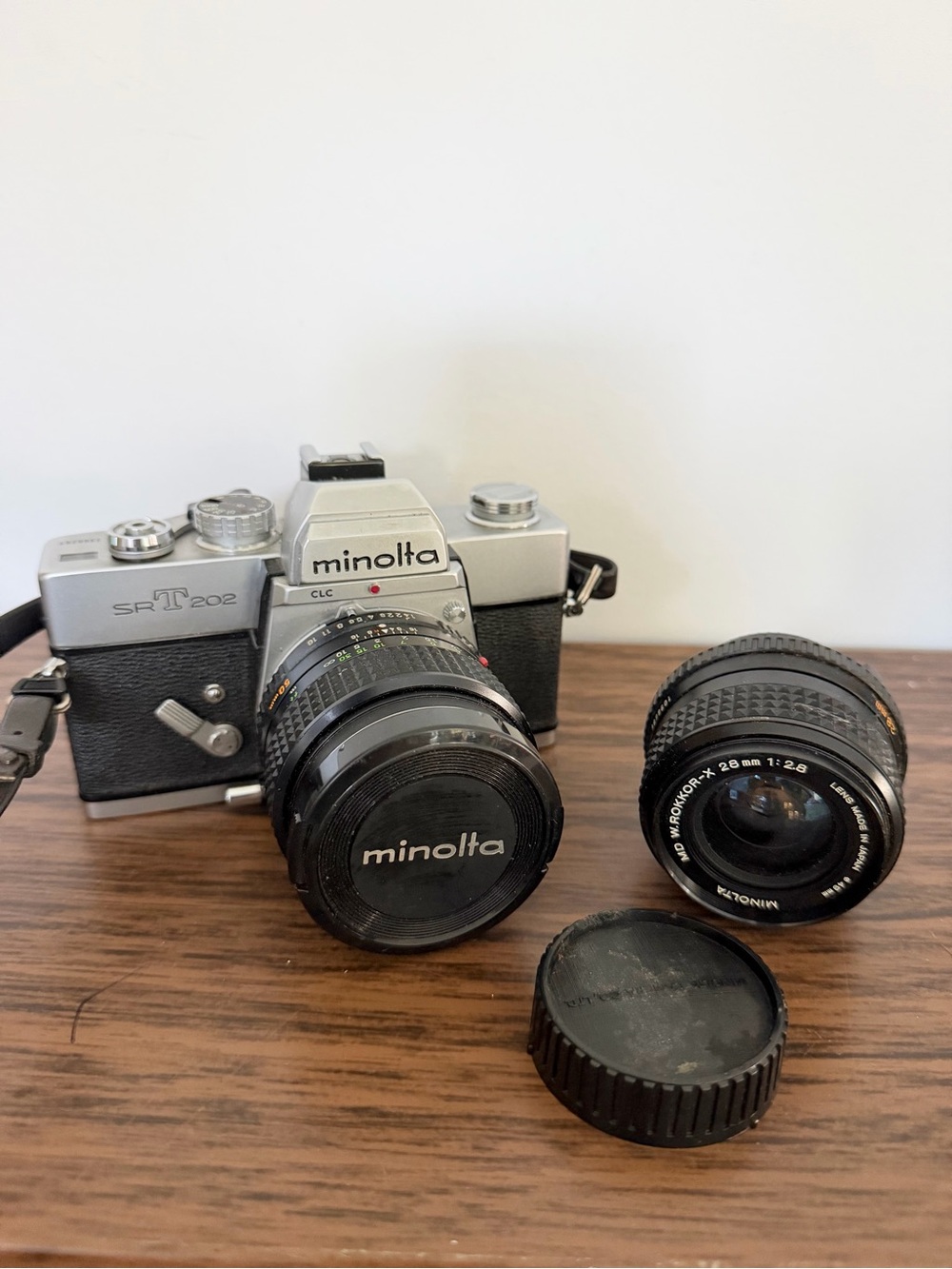 VTG Minolta SRT-202 35mm Film Camera with Black/Silver Body and Extra Lens READ